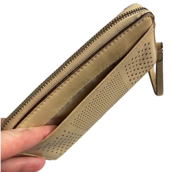 Coach Perforated Leather Wristlet Wallet 3x6 Beige Old Money Quiet Luxury Retro‎ - Picture 3 of 9
